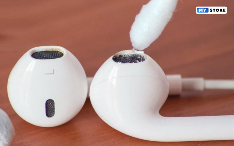 Как почистить наушники AirPods?