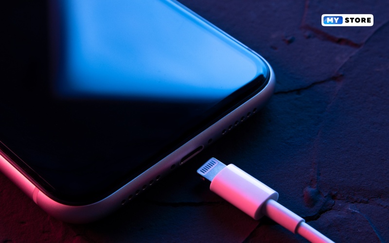 Можно ли оставлять зарядку для Айфона в розетке