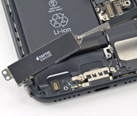 Замена вибромотора на iPhone 7