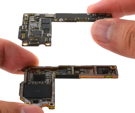 Ремонт материнской платы на iPhone 16 Plus