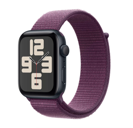 Apple Watch SE (2024), 44 мм корпус из алюминия цвета «Midnight», ремешок Sport Loop цвета «Plum»
