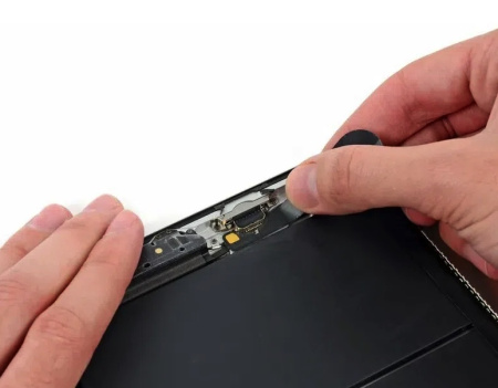 Замена нижнего шлейфа с разъёмом зарядки на iPad 8 (2020)