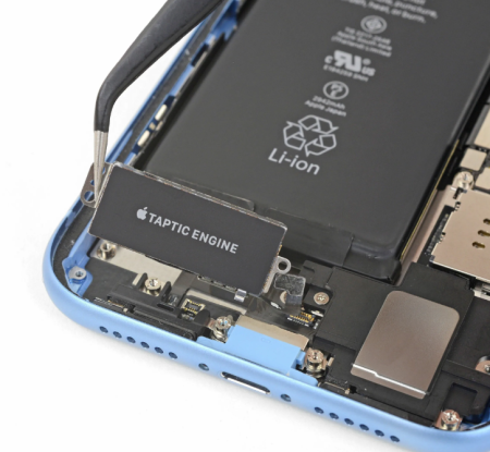 Замена вибромотора на iPhone XR