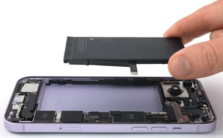 Замена аккумулятора на iPhone 14