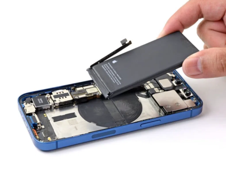 Замена аккумулятора на IPhone 13